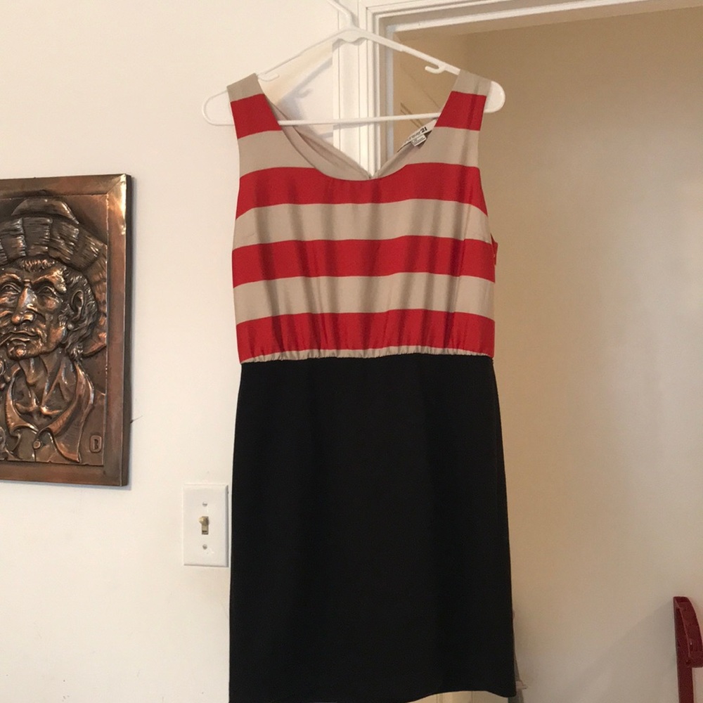 Form fitting polished going out dress.